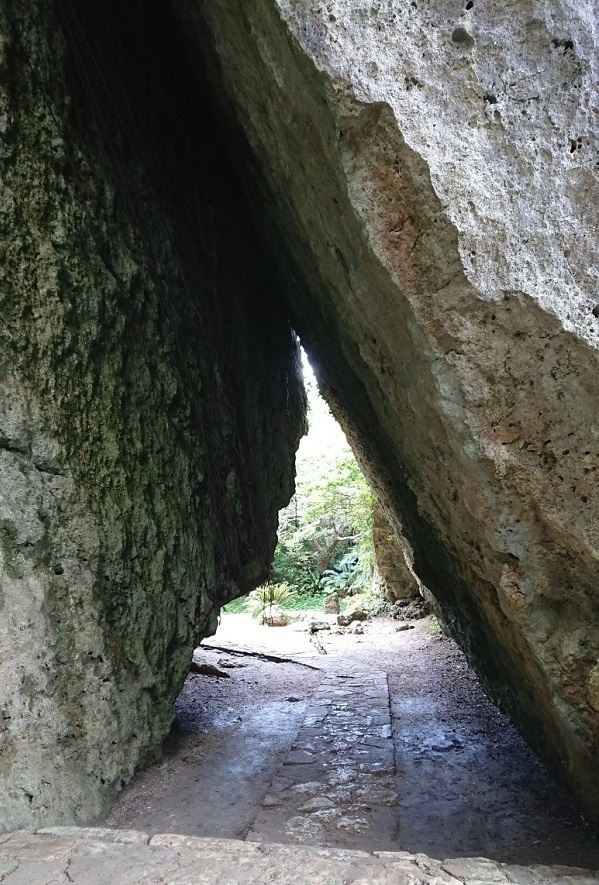 練馬区、中村橋・富士見台、サヤン鍼灸院・接骨院ブログ、斎場御嶽、三角岩の逆