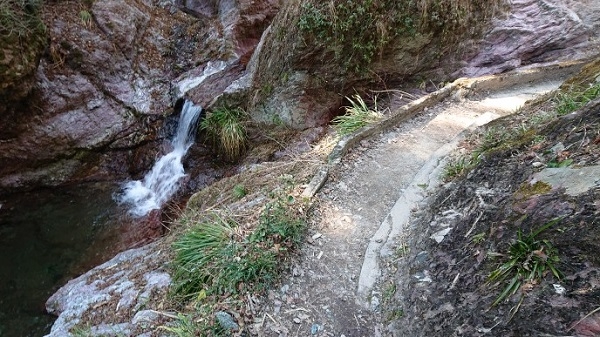 練馬区、中村橋・富士見台、サヤン鍼灸院・接骨院ブログ、秩父華厳の滝、山道２