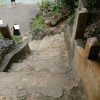 練馬区、中村橋・富士見台、サヤン鍼灸院・接骨院ブログ、アマミチューの墓、階段