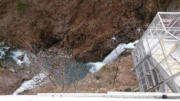 練馬区、中村橋・富士見台、サヤン鍼灸院・接骨院ブログ、華厳の滝より下を見る