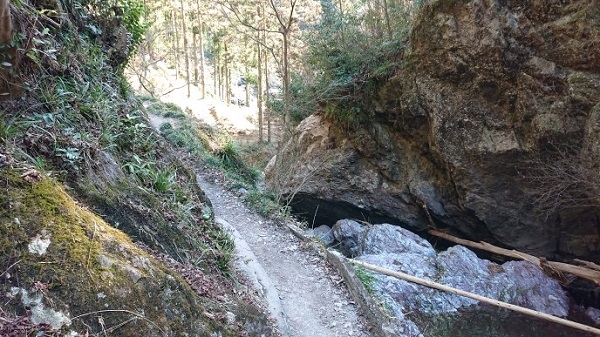 練馬区、中村橋・富士見台、サヤン鍼灸院・接骨院ブログ、秩父華厳の滝、山道１